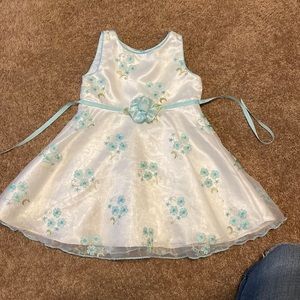 Sweet Heart Rose size 4T dress. White with blue flowers
